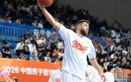 kaiyun-19投狂砍32分16板！广东救火大外援首秀大放异彩，杜锋验货成功