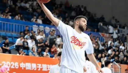 kaiyun-19投狂砍32分16板！广东救火大外援首秀大放异彩，杜锋验货成功